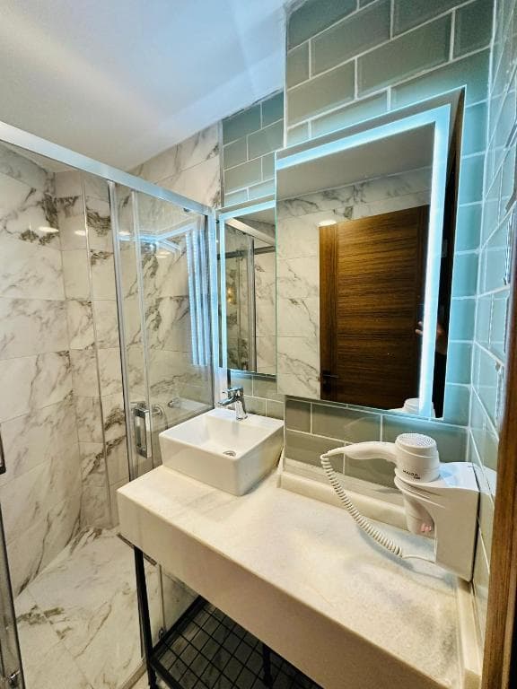 Nice 2 Kisilik Odanın Banyosu